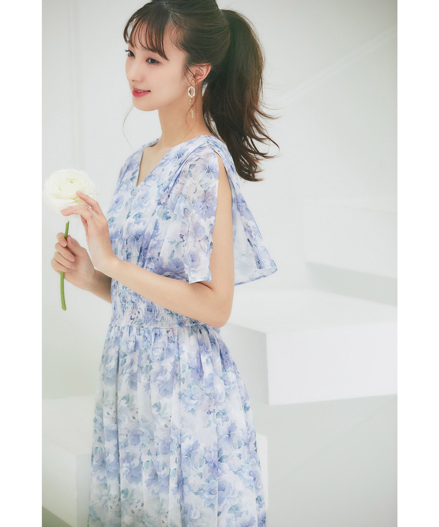 日本 tocco-closet - 後綁帶浪漫暈染碎花雪紡洋裝-水藍