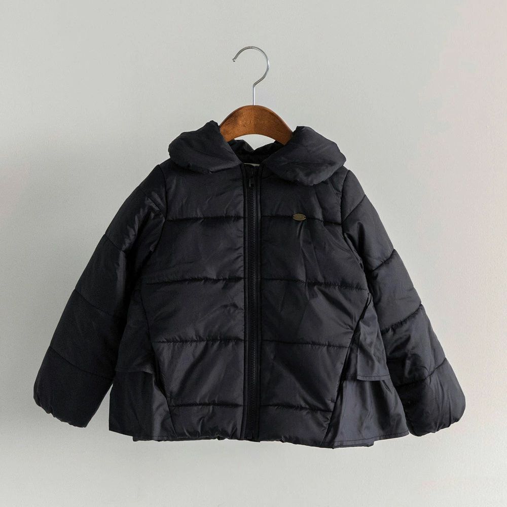 背後時尚荷葉澎澎領俏麗鋪棉外套(可機洗)-黑