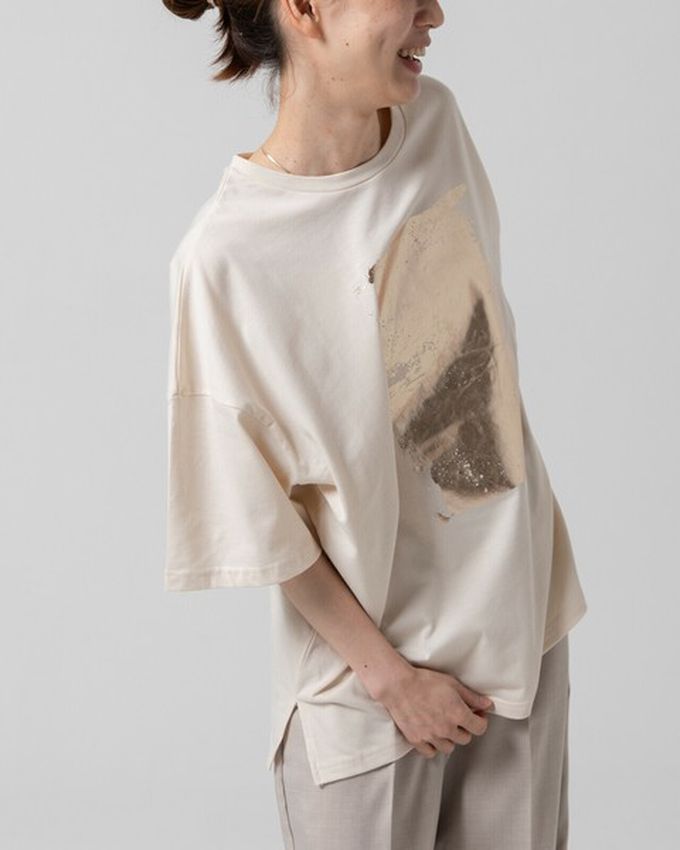日本 gleam - 燙金光澤廓形寬版天竺棉短袖T恤-金x奶油杏