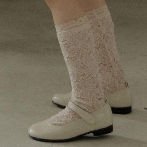 韓國 Puellaflo - 微透膚花朵蕾絲小腿襪/中長襪-米
