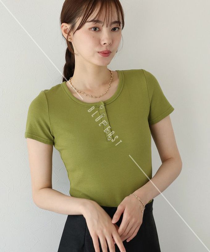 日本 BLUE EAST - 亨利領合身美型短袖上衣-白