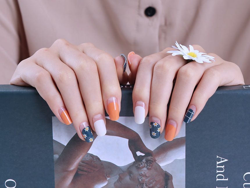 韓國 Glossy Blossom - 美甲貼-撞色小雛菊-一張20貼+美甲貼磨甲棒