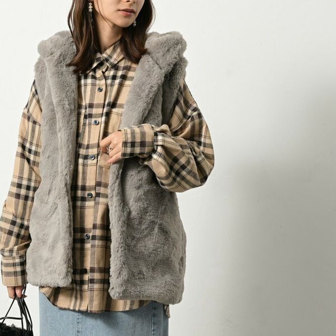 日本 ELENCARE DUE - 柔軟蓬鬆仿毛長版連帽背心(有口袋)-灰