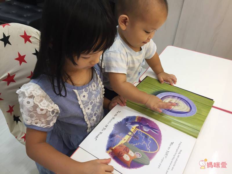 《大象艾瑪ELMER》英文繪本10書＋有聲CD套組✯ 單本不到百元！ 英文親子共讀首選♬