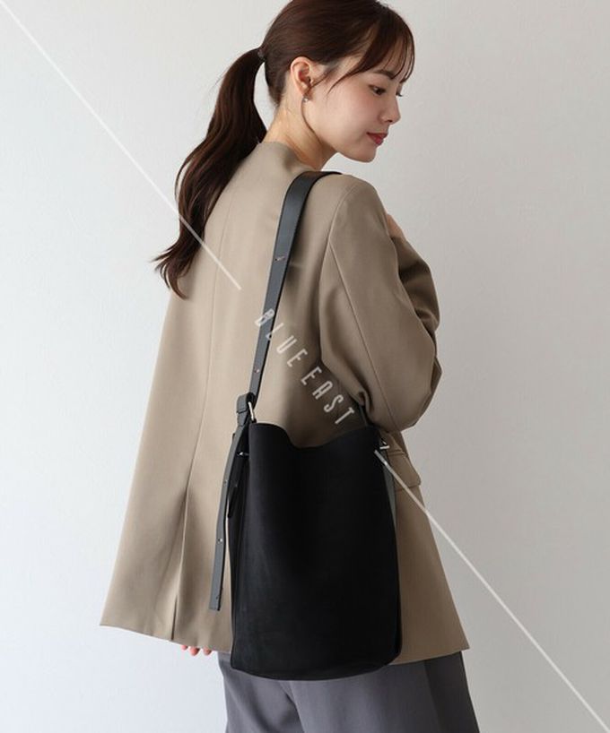 日本 BLUE EAST - 率性麂皮感大容量水桶造型側背包-焦糖