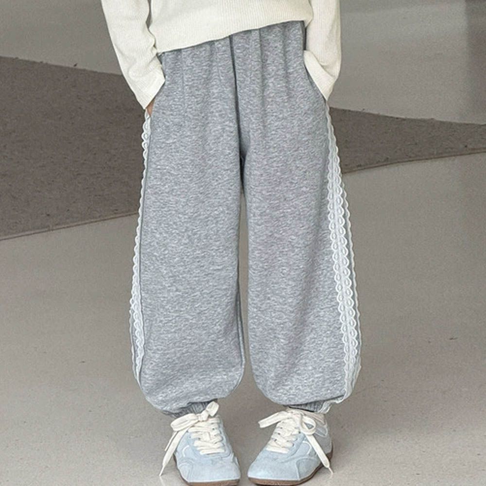 甜酷撞色蕾絲花邊休閒長褲-灰色