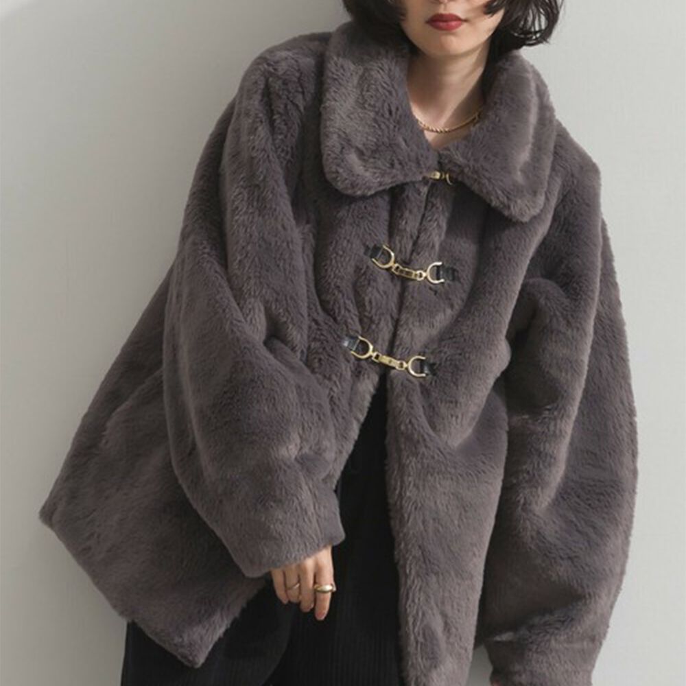 魅力金扣柔軟蓬鬆仿毛翻領大衣外套-炭灰