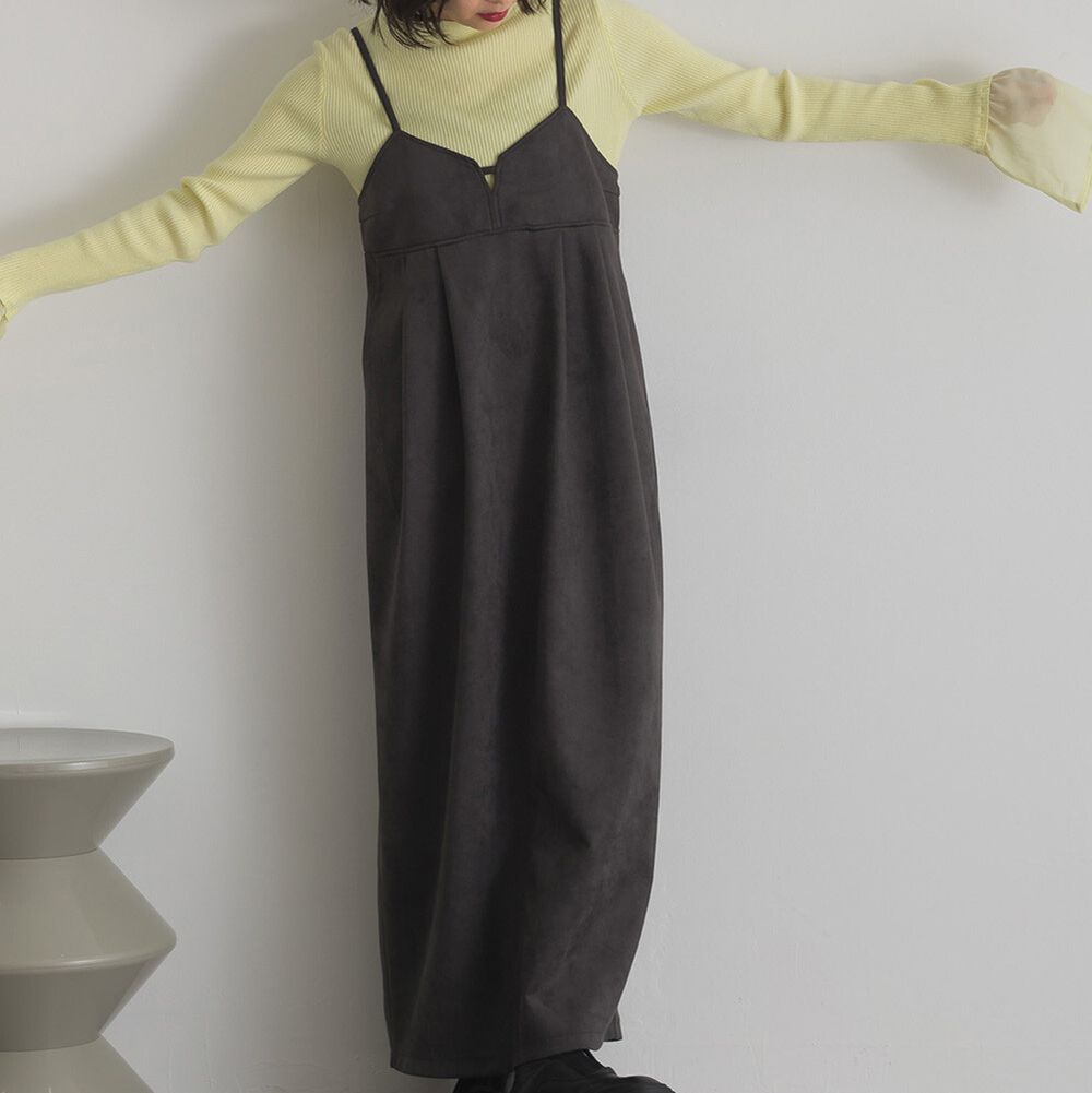 柔美垂墜感優雅絨面吊帶洋裝-炭灰