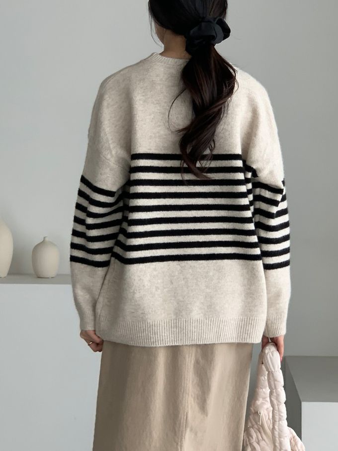 韓國女裝連線 - 條紋點綴寬鬆版型針織上衣-燕麥杏 (FREE)