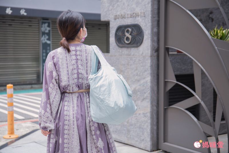 日本代購 - 超大容量保冷購物袋(可折疊收納)-英文線條-石英粉-24L/耐重15kg