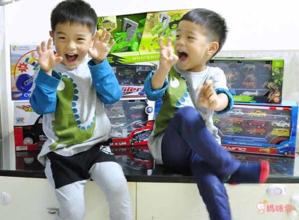 降價優惠中♬一咖直接帶著走✌收納大車～最多可放 26 台小車✌ CP值超高！