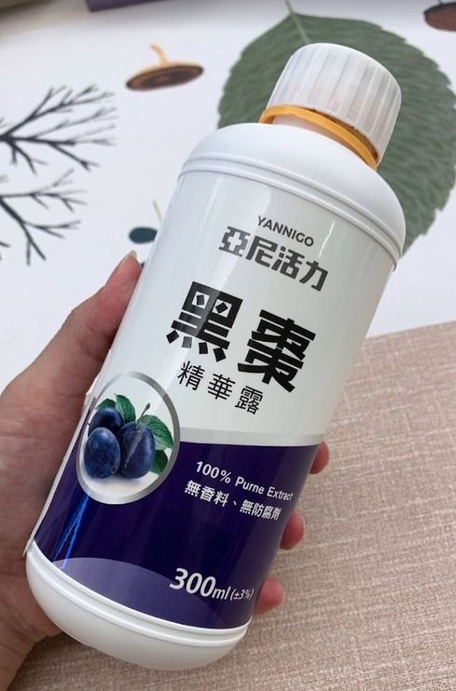 我是大番茄跟黑棗 不過纖維的攝取要注意 粗纖維+水溶纖維都有 才真的順暢喔