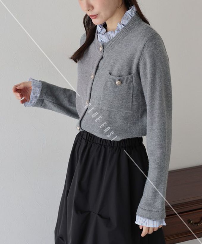 日本 BLUE EAST - 甜心假二件荷葉領金扣開襟衫-深咖啡 (M)