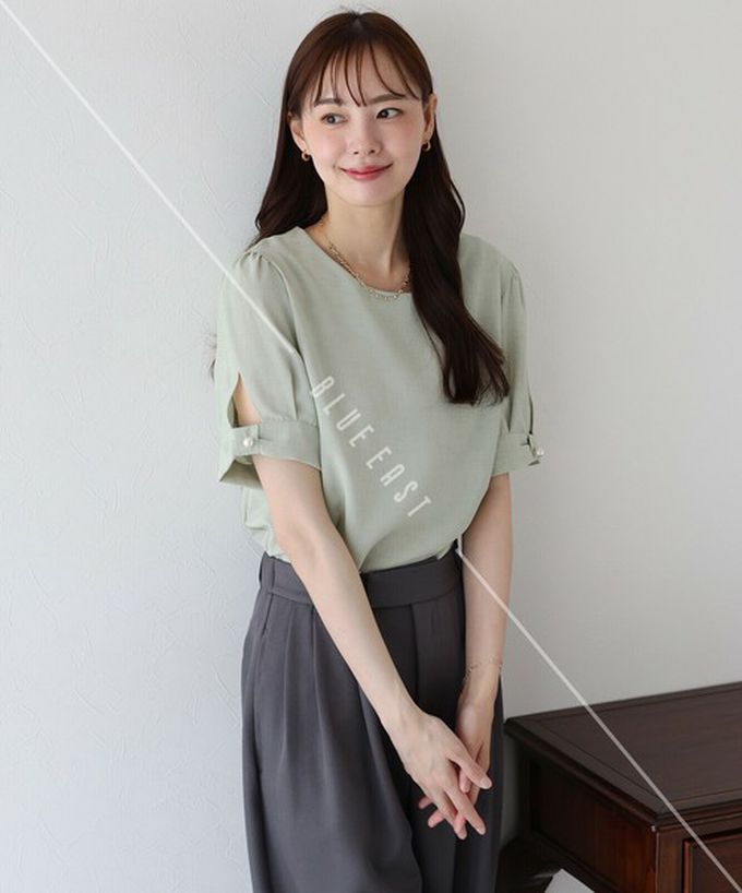 日本 BLUE EAST - 珍珠袖扣亞麻感氣質短袖上衣-摩卡 (M)