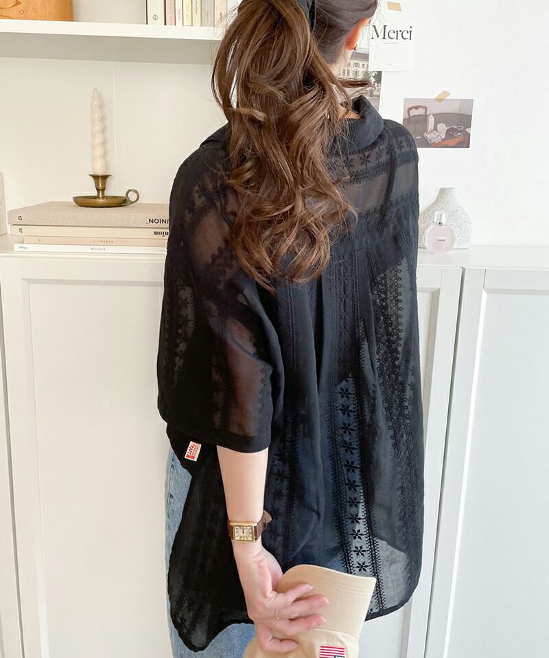 日本 Classical Elf - 空氣感花刺繡短袖襯衫-摩卡