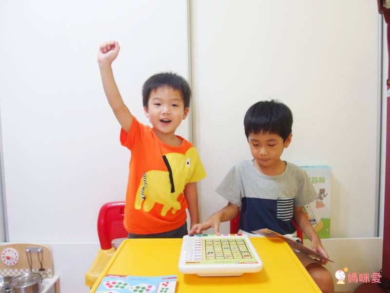 培養孩子邏輯的法寶✎【青林5G智能學習寶】點讀平板＋高達368個遊戲圖卡可替換★