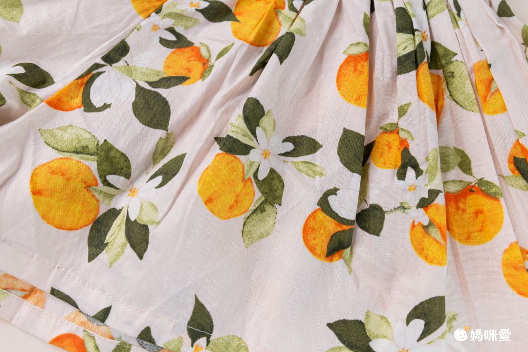 腰鬆緊小清新碎花短褲-水墨畫花-黑+白