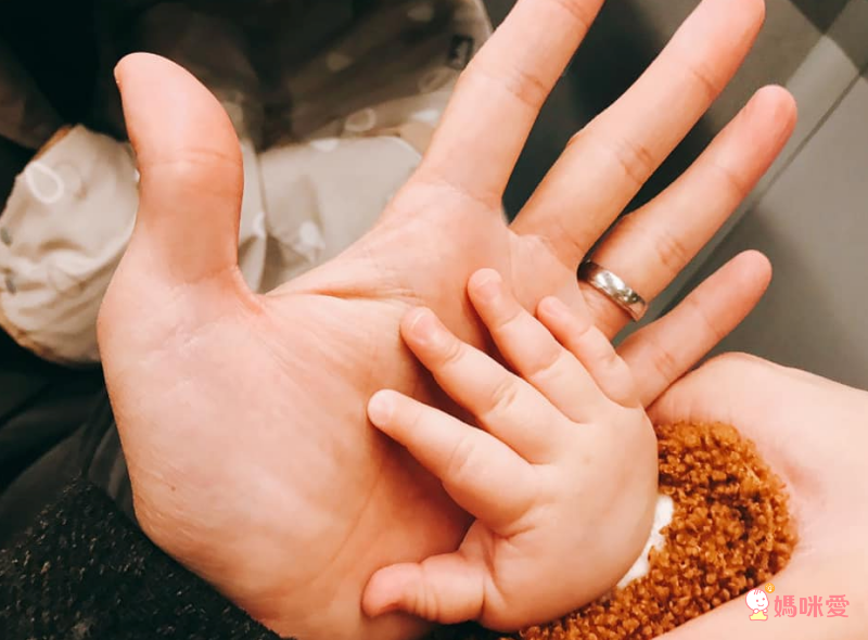 亞馬遜讀者 5 星推薦★ 迪士尼首席藝術家暖暖療癒系繪本❤ 親親寶貝