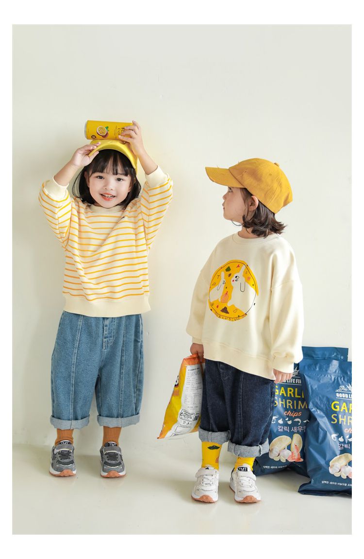 休閒印花圓領長袖上衣-塗鴉插畫-杏色