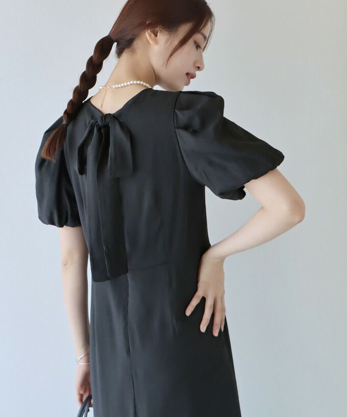 日本 BLUE EAST - 時光漫漫後綁帶泡泡袖洋裝-簡約黑