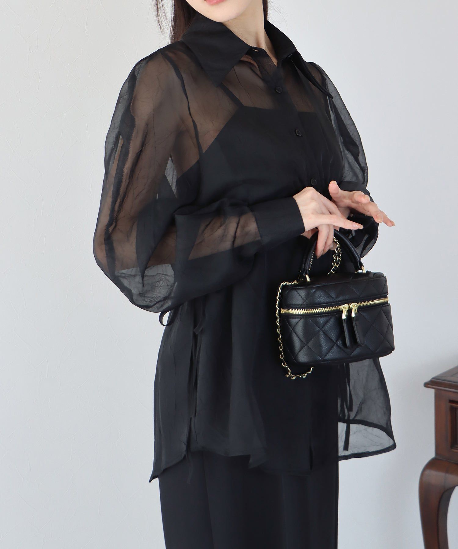 日本 BLUE EAST - 透膚抽繩翻領薄襯衫-米杏