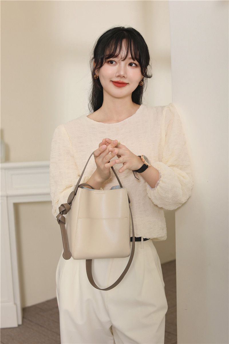 真皮復古歐美百搭單肩手提包/水桶包-杏+灰 (18x10x20cm)