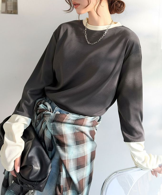 日本 Classical Elf - 時尚配色袖羅紋長袖上衣(指孔設計)-象牙白