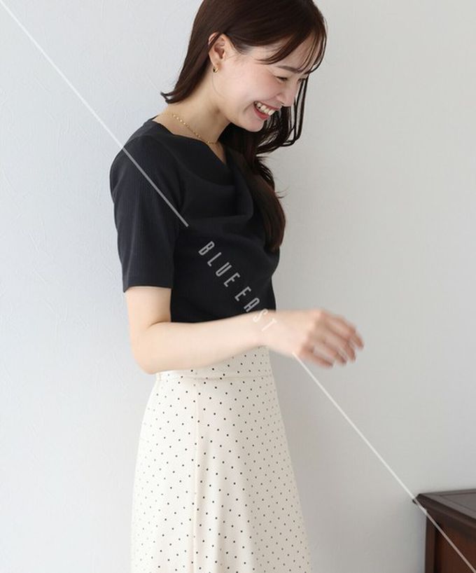 日本 BLUE EAST - 美型羅紋皺摺V領短袖上衣-水藍