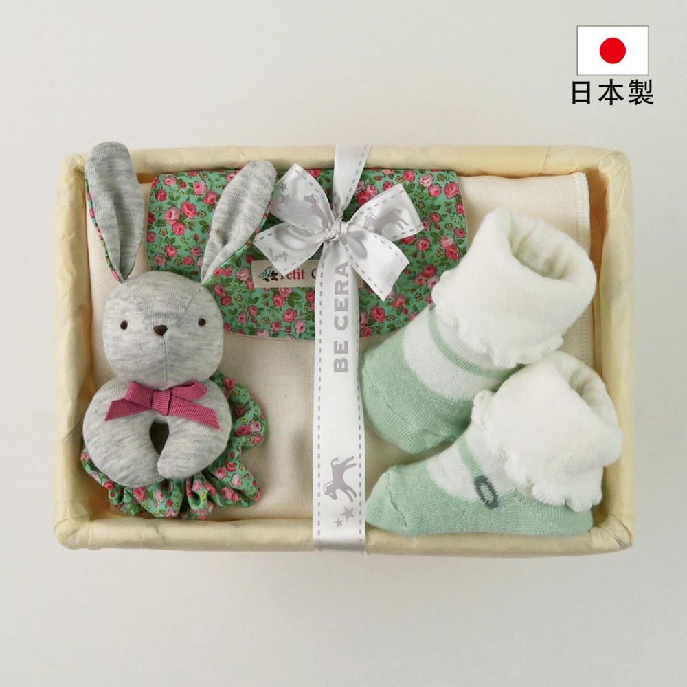 akachan honpo - 日本製新生兒外出用品禮盒-小花 (吸汗背巾:50~70cm 襪子:7~11cm)