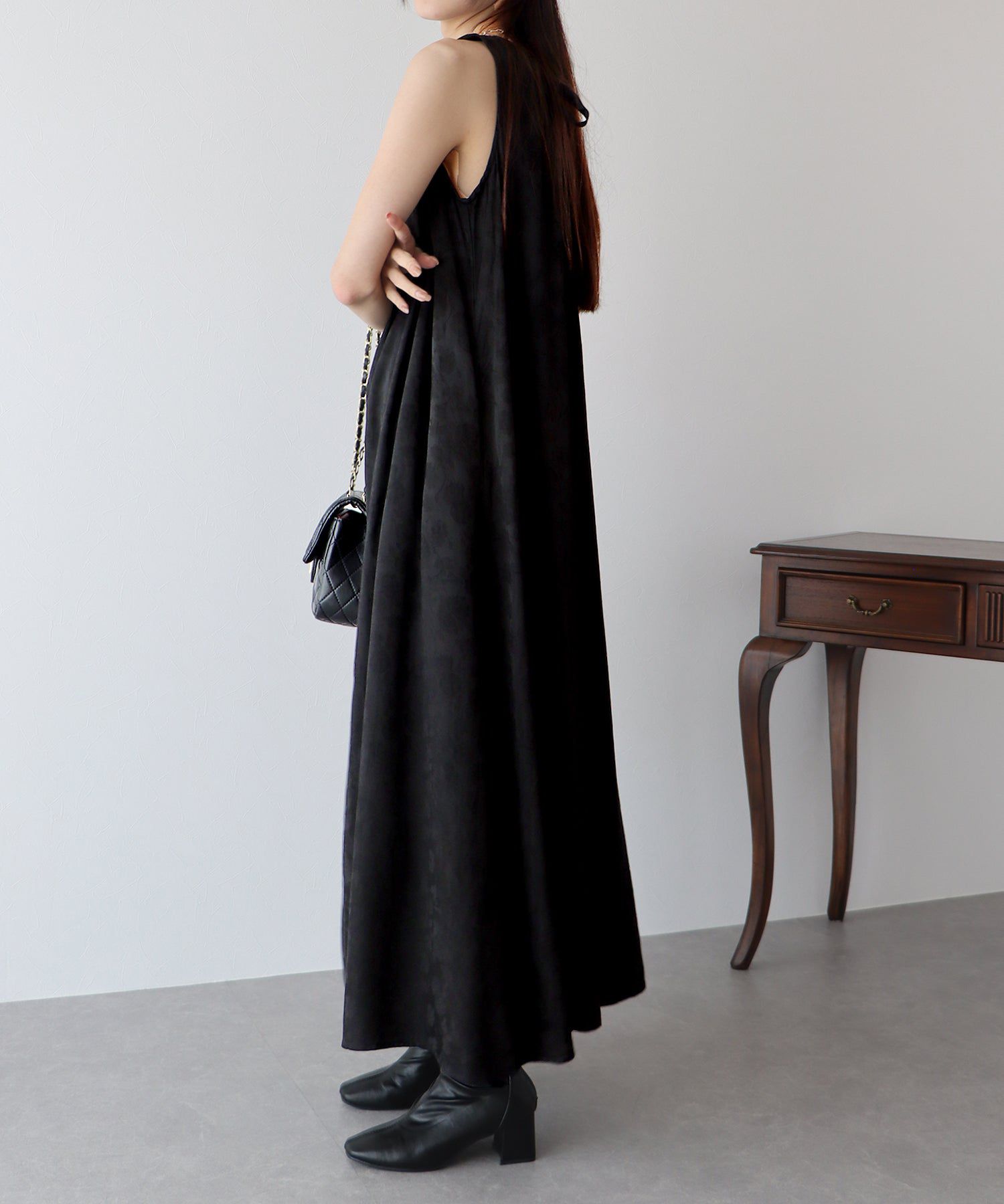 日本 BLUE EAST - 浪漫女神緹花綁帶無袖洋裝-米杏