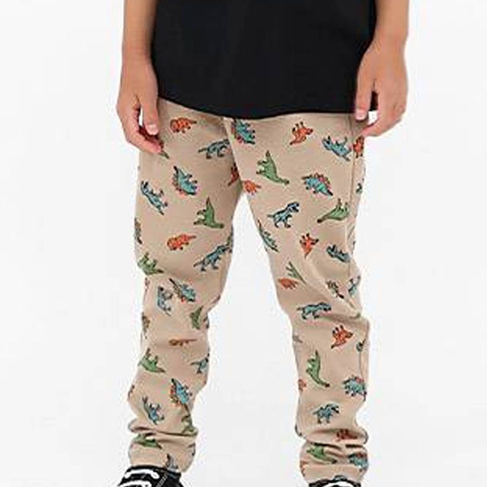 [推薦]超伸縮舒適彈力長褲-恐龍-卡其杏