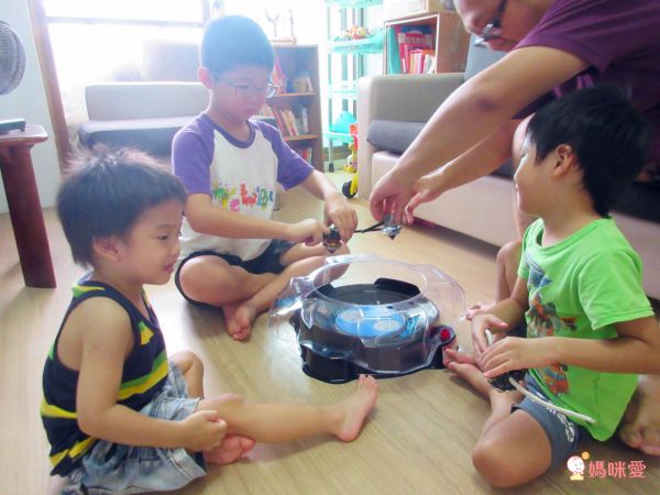 小學超夯戰鬥陀螺！日本【TAKARA TOMY】人氣玩具