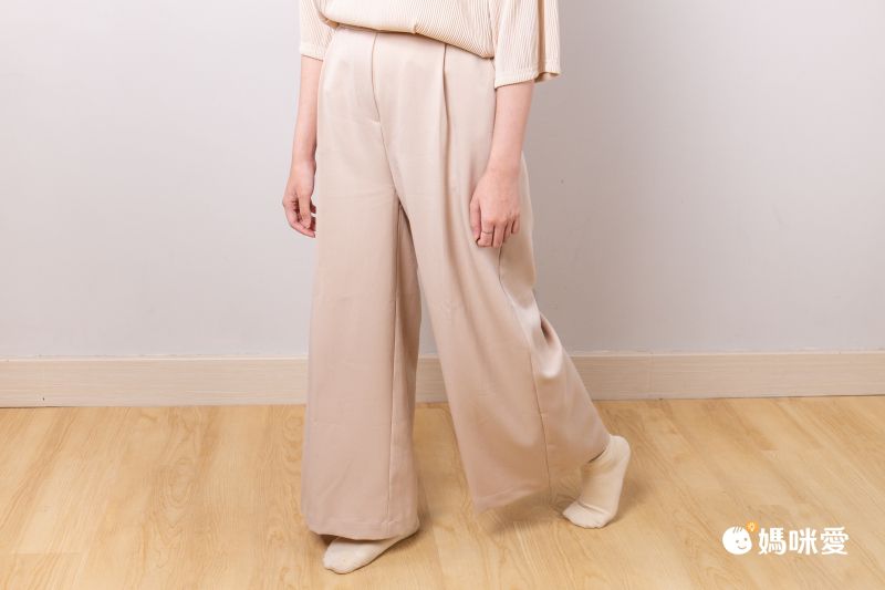 日本 Pierrot - 嫘縈混薄針織短袖上衣-灰x白