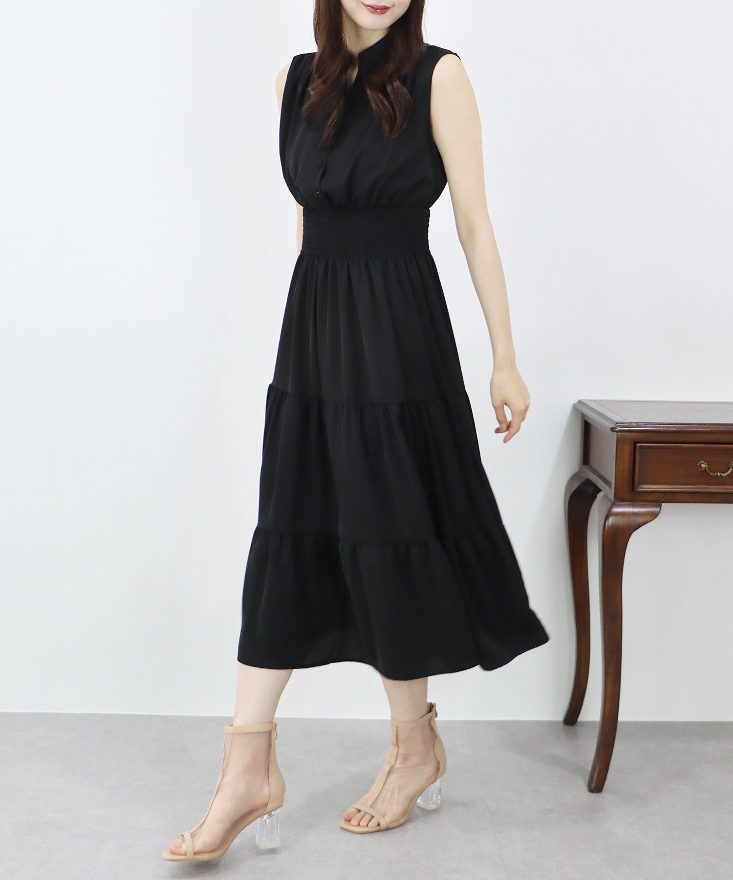 日本 BLUE EAST - 優雅小V領無袖洋裝-素色-摩卡