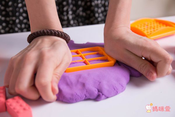 大人小孩都瘋狂的遊戲沙【瑞典 Mad Mattr】動力沙黏土