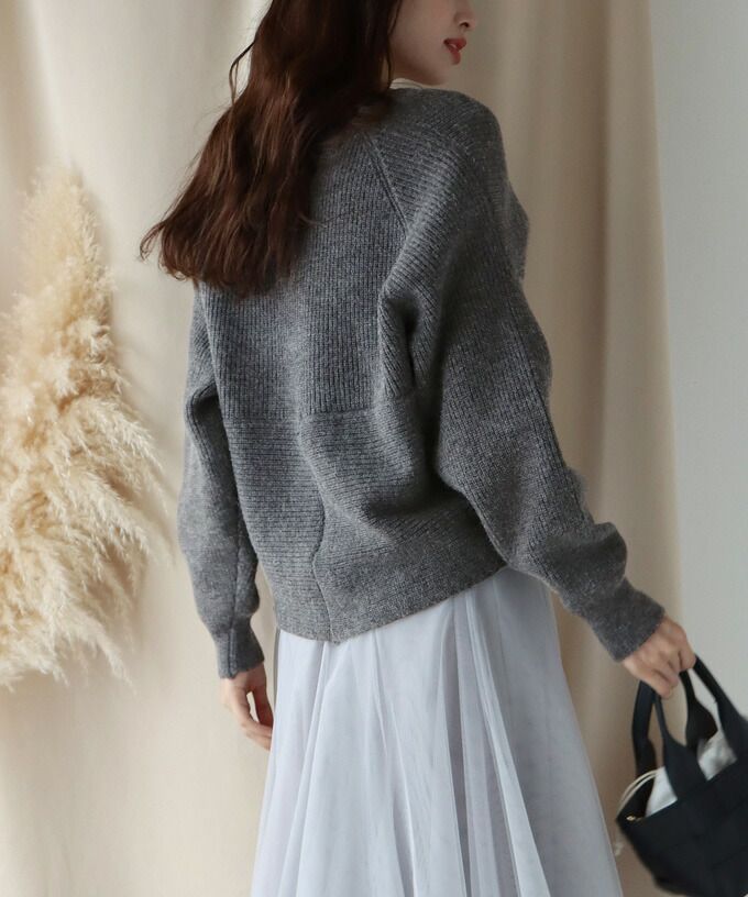 日本 BLUE EAST - 柔美交叉短版針織毛衣-淺灰