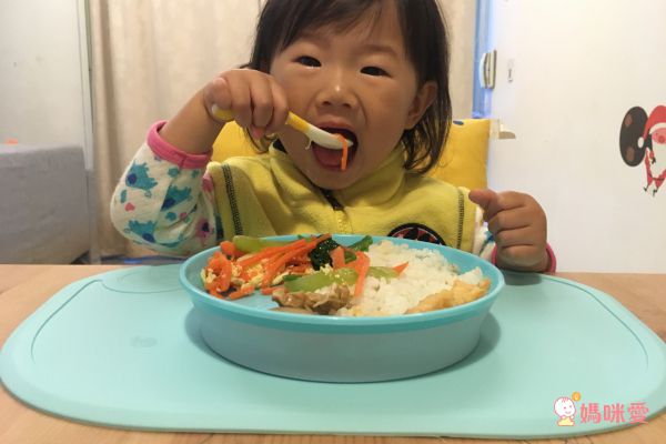 一轉即扣！吸力超強不打翻【瑞典 TwistShake 餐盤】