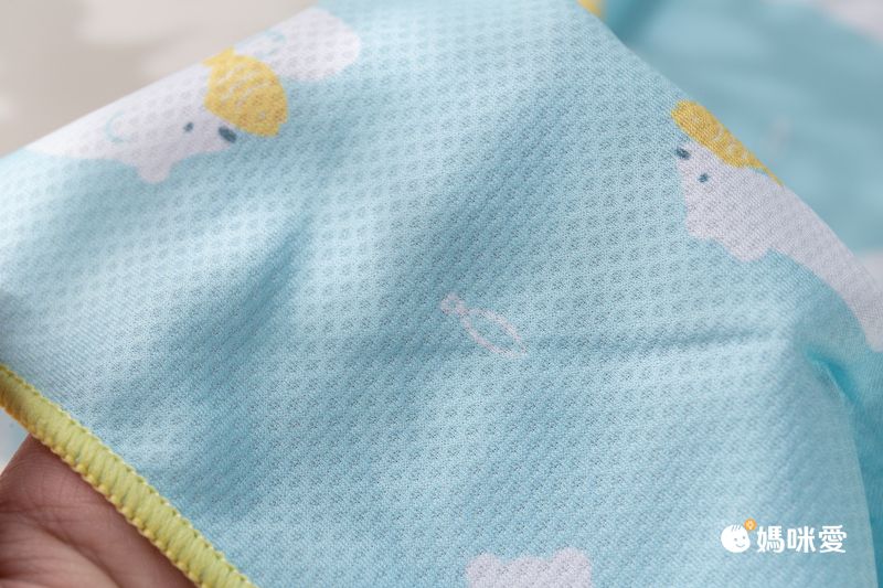 日本 LIV HEART - 抗UV水涼感巾(附收納袋)-檸檬企鵝 (30x100cm)