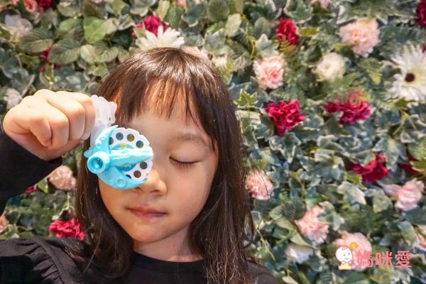 讓孩子乖乖睡覺的神器【加拿大 Moonlite 故事投影機】