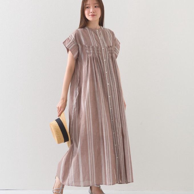 日本 OMNES - 100%印度棉 輕盈襯衫式短袖洋裝-淺棕條紋