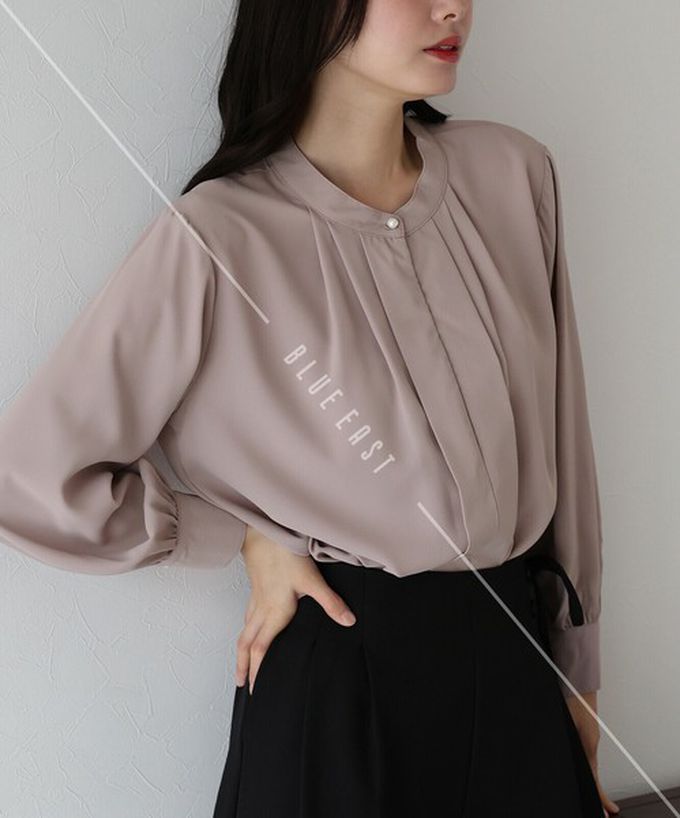 日本 BLUE EAST - 2way領知性整潔感打褶長袖上衣-珍珠袖扣-炭灰