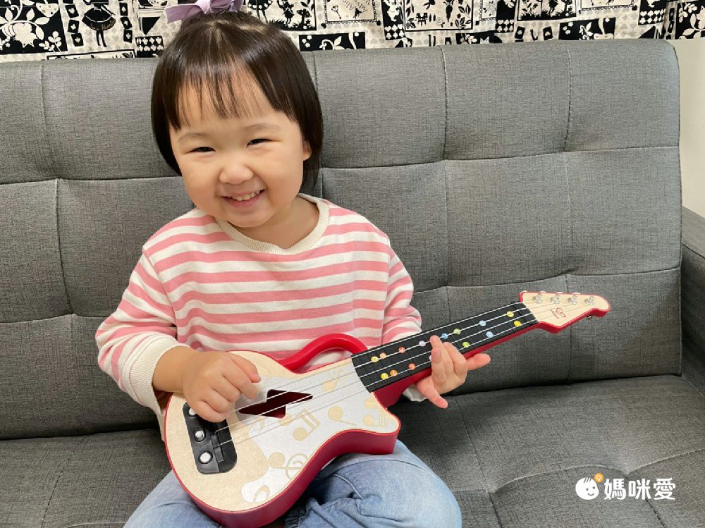 德國 Hape - 小小音樂家聲光學習烏克麗麗(紅)