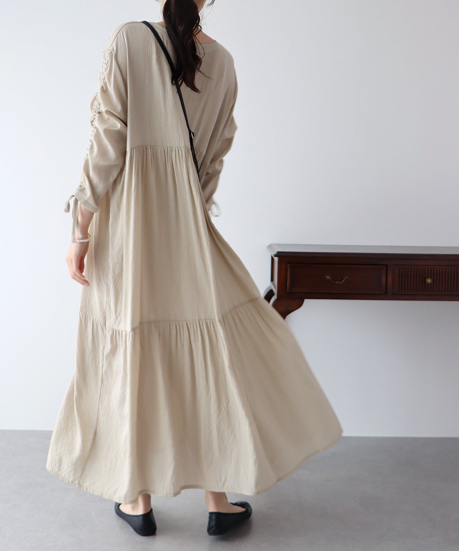 日本 BLUE EAST - 楊柳文藝抽繩長版襯衫-米杏