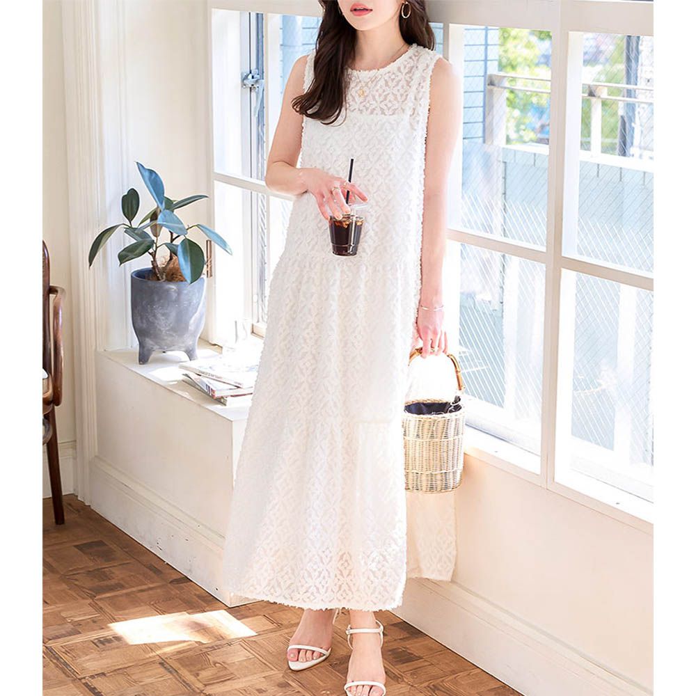 透膚感優雅緹花分層無袖洋裝(附內襯)-米白