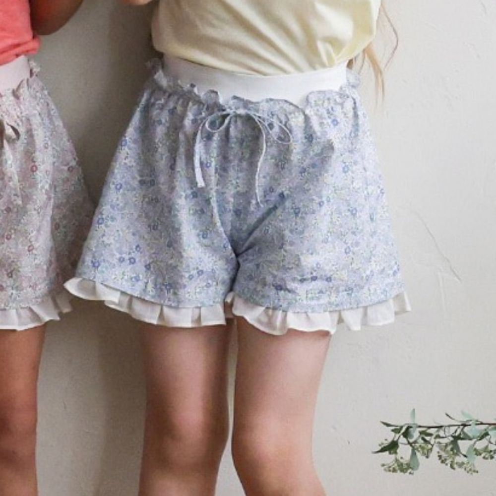 Puellaflo 鬆緊腰田園系碎花荷葉襬短褲-藍