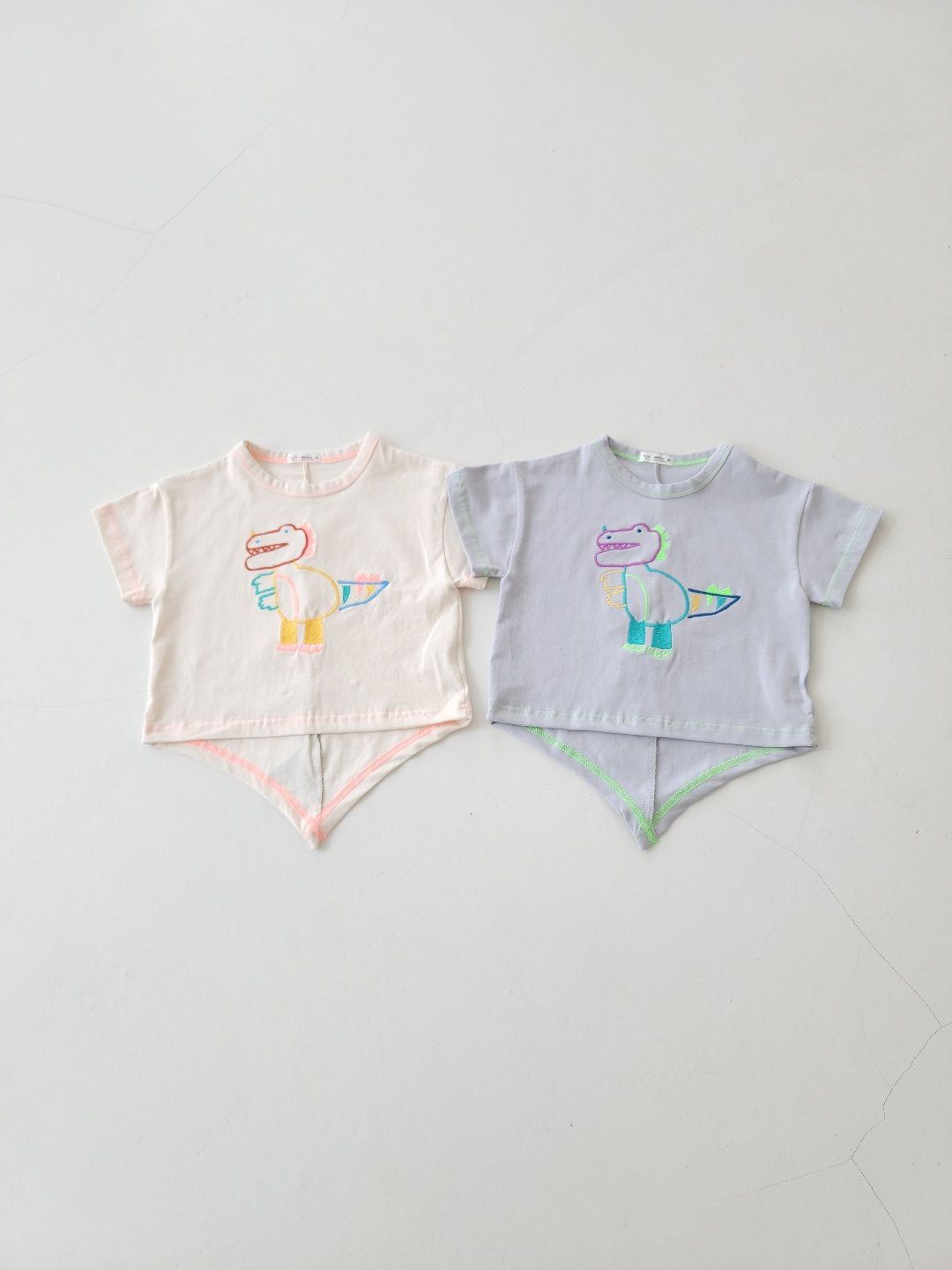 韓國 Mimico - 刺繡線條塗鴉恐龍造型T-象牙白