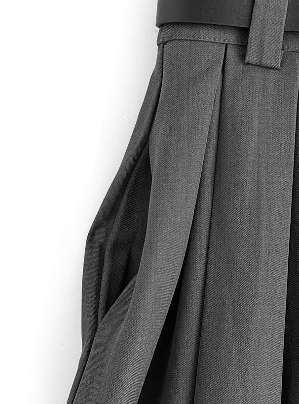 日本 GRL - 修身美型百摺長裙(附腰帶)-深灰 (M)