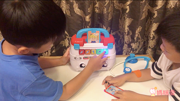 化身飛行員探索世界【Vtech】聲光探索地球儀