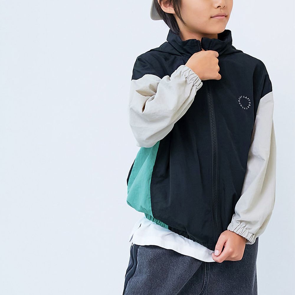 防風防潑水 清爽尼龍連帽外套-黑x翡翠綠