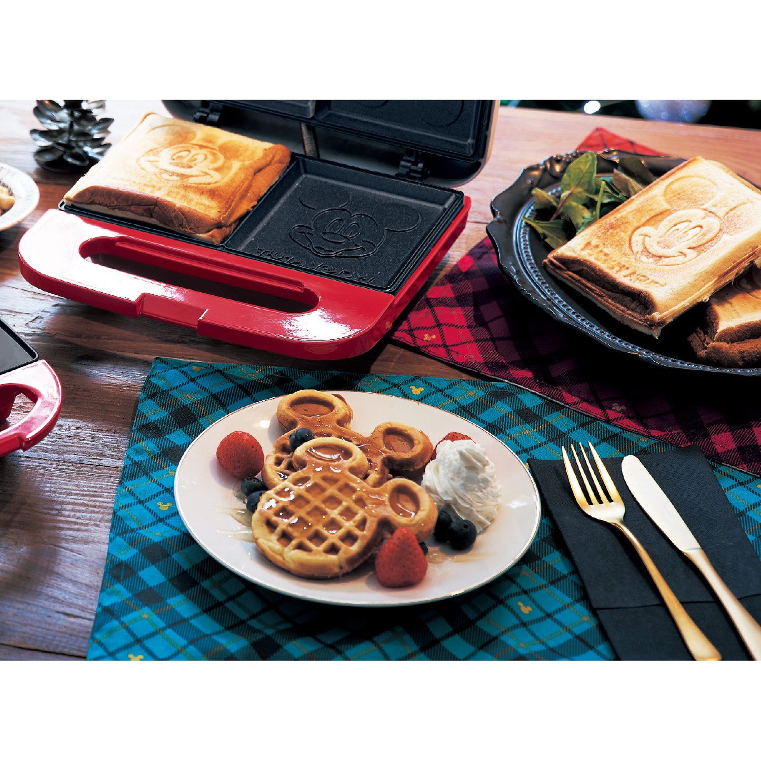 日本千趣會 - 迪士尼 防潑水餐墊兩入組-聖誕頌歌-紅x黃 (30×45cm)